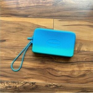 Havaianas jelly wristlet wallet